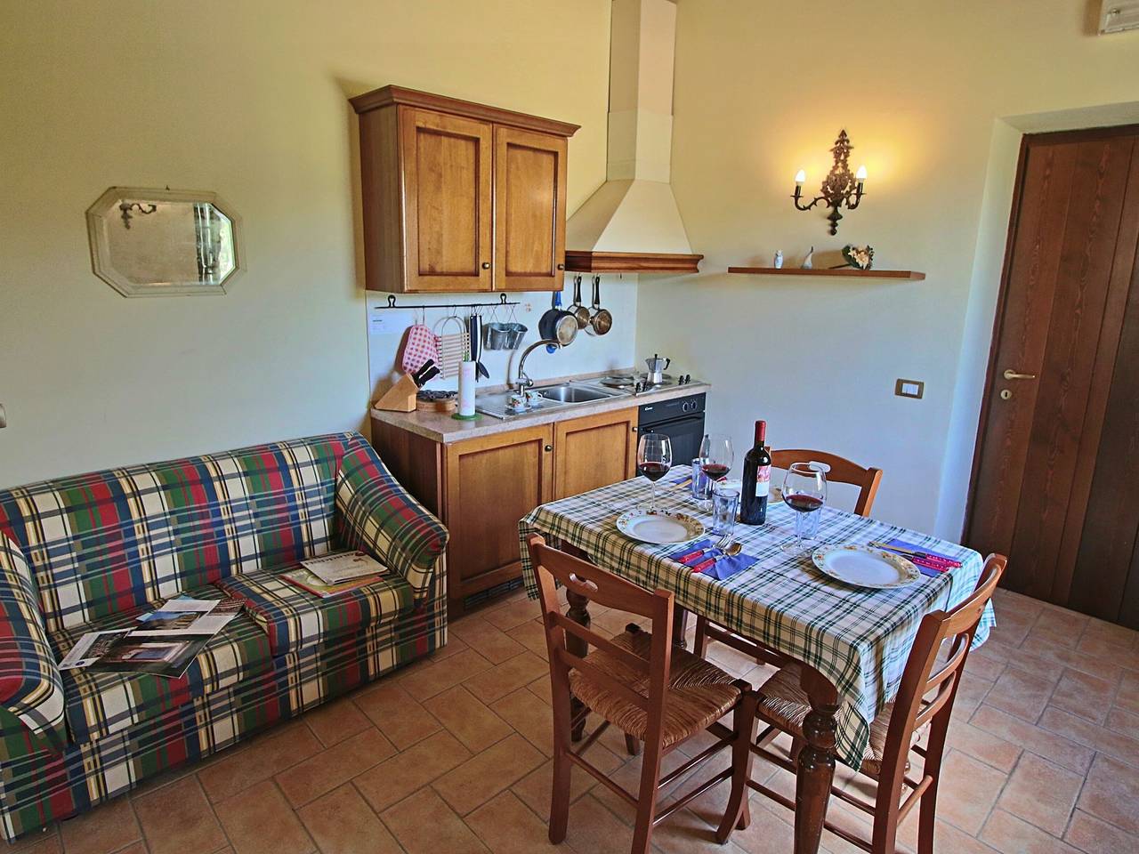 Cottage a Urbania con piscina e terrazza in Urbania, Valle del Metauro