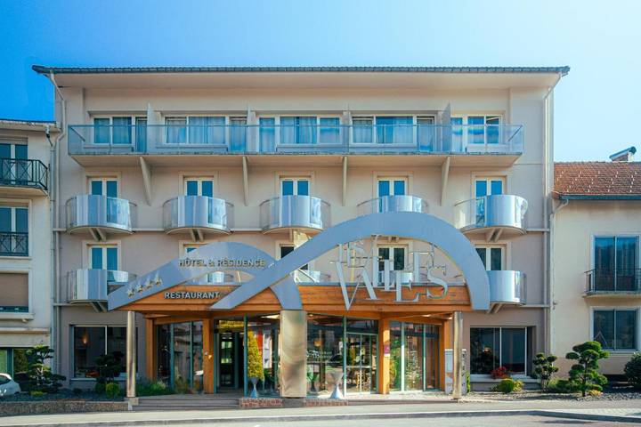 Appart’hôtel pour 4 personnes, avec piscine et jardin ainsi que sauna et jacuzzi