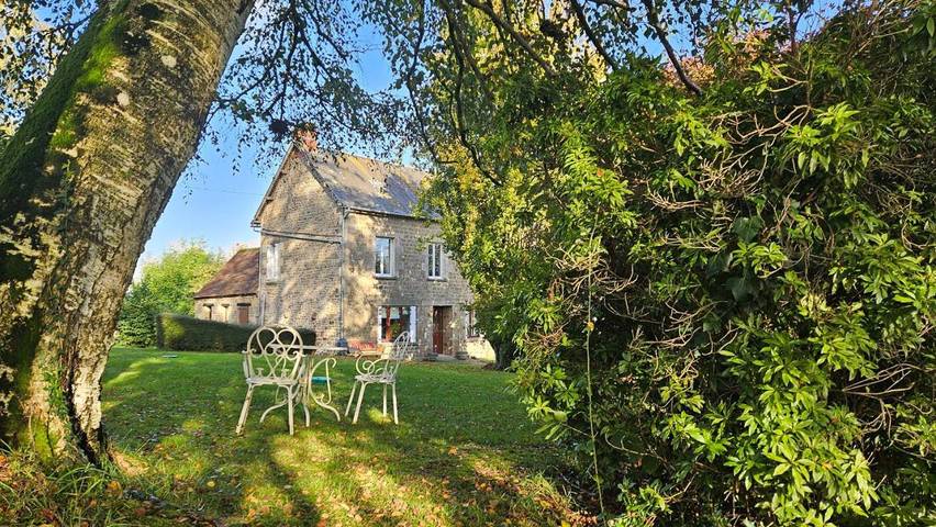 Maison d’hôte pour 2 personnes, avec Terrasse et Jardin ainsi que Piscine et Vue