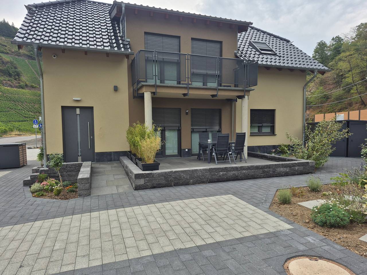 Ganze Wohnung, Apartment 'Erdgeschoss' mit privater Terrasse, Wlan und Klimaanlage in Bad Neuenahr, Ahrtal