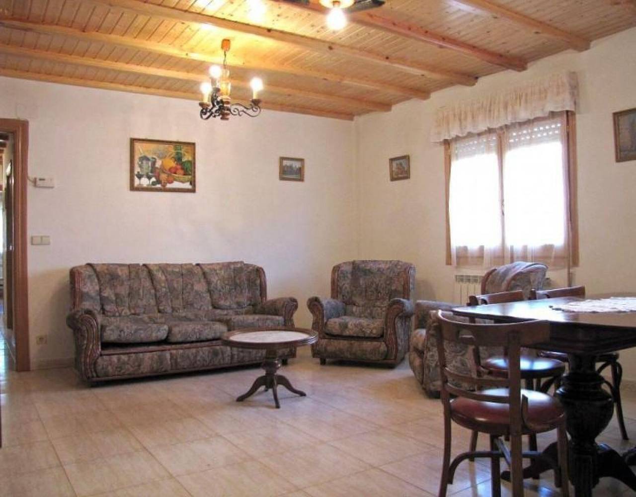 Casa rural 'El Frontón' con vistas a la montaña in Vadillo, Provincia de Soria