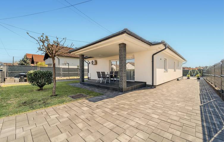 Ferienhaus für 8 Personen, mit Garten und Pool, kinderfreundlich