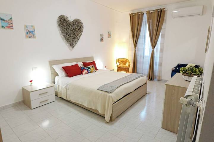 Ganze Wohnung, Apartment im Herzen des spanischen Viertels, neben der Via Toledo. in Neapel, Neapel Provinz