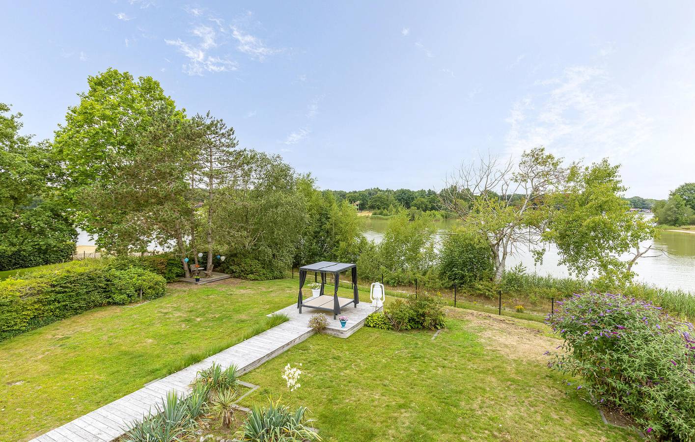 Vakantiehuis voor 4 personen met uitzicht op het meer in Drenthe