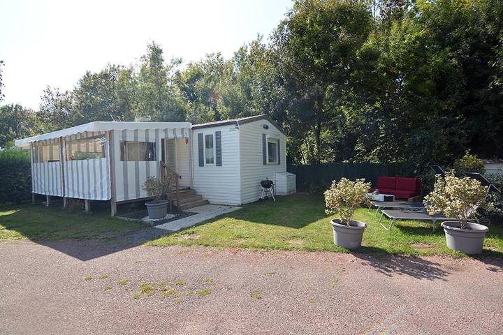 Camping pour 4 personnes, avec Terrasse et Jardin ainsi que Piscine et Vue
