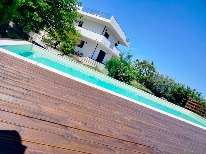 Villa pour 10 personnes, avec terrasse et piscine ainsi que vue et jardin, animaux acceptés - 1