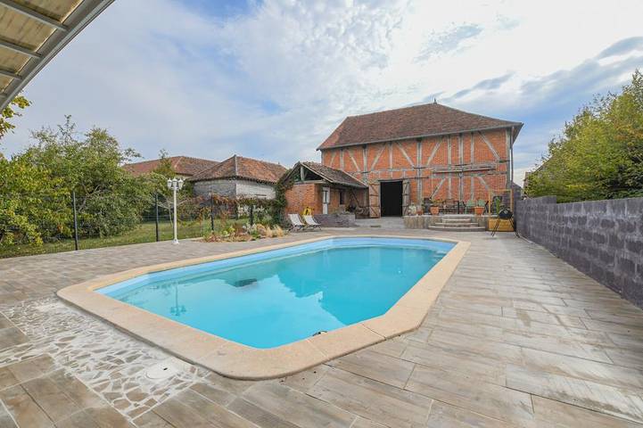 Gîte pour 14 personnes, avec Terrasse ainsi que Jardin et Piscine dans Lac d'Orient
