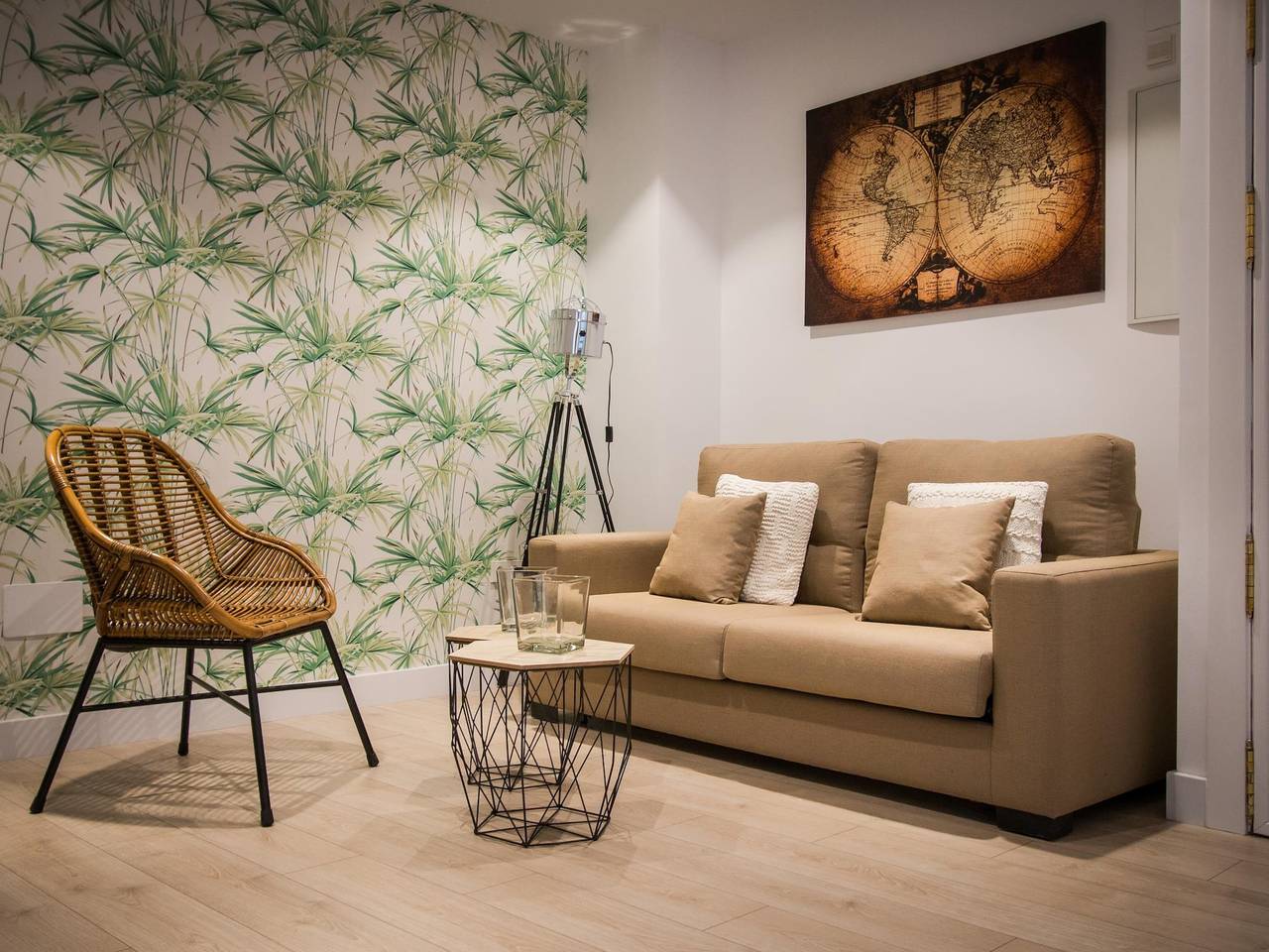 Entire holiday apartment, Holidays2Malaga Comisario High Speed Wifi in Malaga Centro Historico, Malaga
