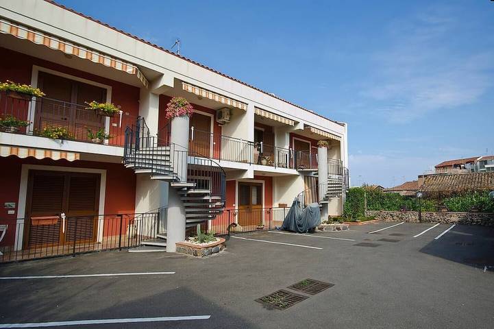 Appartamento vacanze per 8 persone, con balcone e giardino - 1