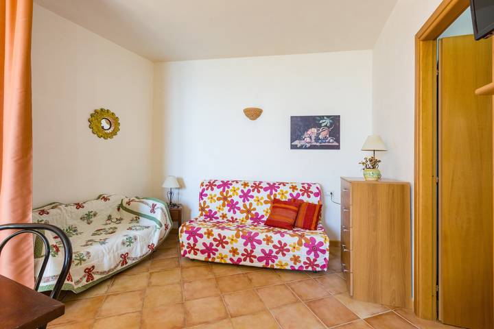 Entire apartment, Apartment 'Mandorlo' with Sea View, Private Terrace and Wi-Fi in Gioiosa Marea, Messina Province