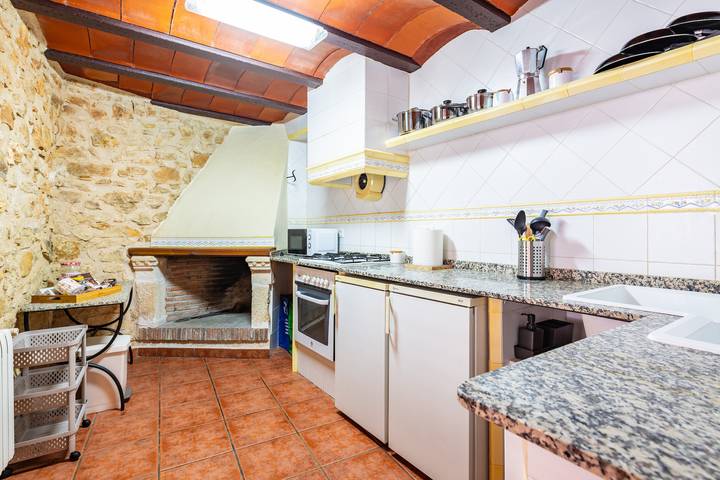 Country House 'Virginia' with Mountain View and Balcony in Albocàsser, Castellón Province