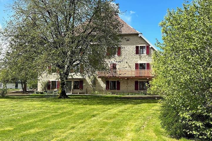 Agriturismo pour 16 personnes dans Guyans-Durnes