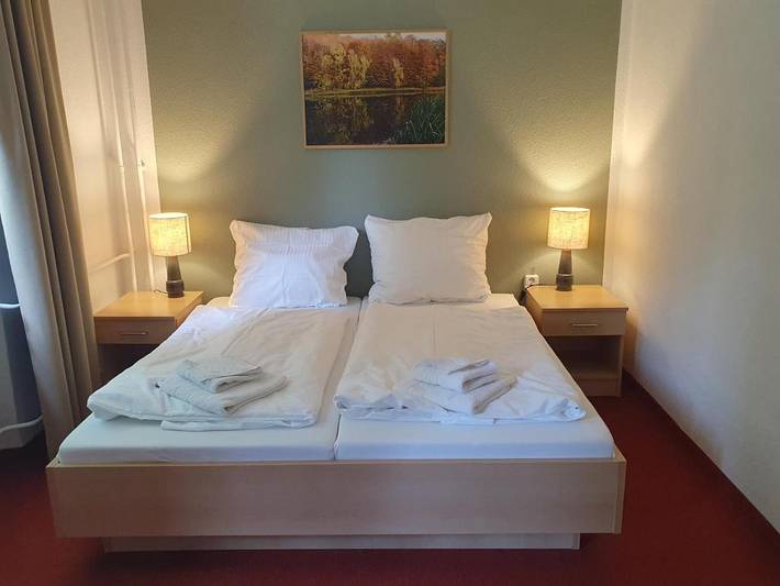 Hostel für 28 Personen, mit Terrasse und Garten sowie Sauna und Seeblick in Schorfheide