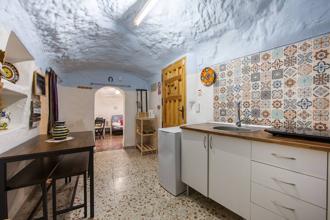 Casa de vacaciones 'Cueva' con vistas a la montaña, terraza privada y Wi-Fi in Gádor, Provincia de Almería