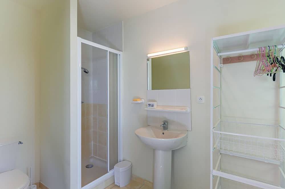 Apartamento entero, Hermoso apartamento para 2 personas con Wifi, Tv, patio, mascotas permitida y aparcamiento in Plougonvelin, Región de Brest
