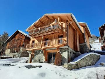 Gîte pour 8 personnes, avec terrasse ainsi que sauna et jacuzzi à La Léchère