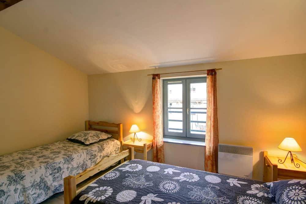 Grand Gîte de Caractère pour 15 Pers. avec Jardin à Luré in Luré, Région de Roanne