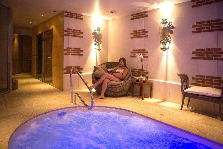 Hôtel pour 2 personnes, avec sauna et jardin ainsi que jacuzzi et terrasse, animaux acceptés à Joué-lès-Tours - 2