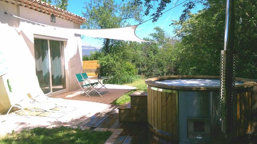 Location de vacances pour 2 personnes, avec jardin ainsi que piscine et vue à Meyreuil - 2