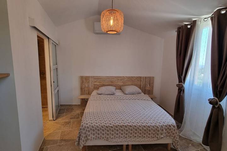 Location de vacances pour 8 personnes, avec jacuzzi ainsi que jardin et piscine à Ceyreste - 3