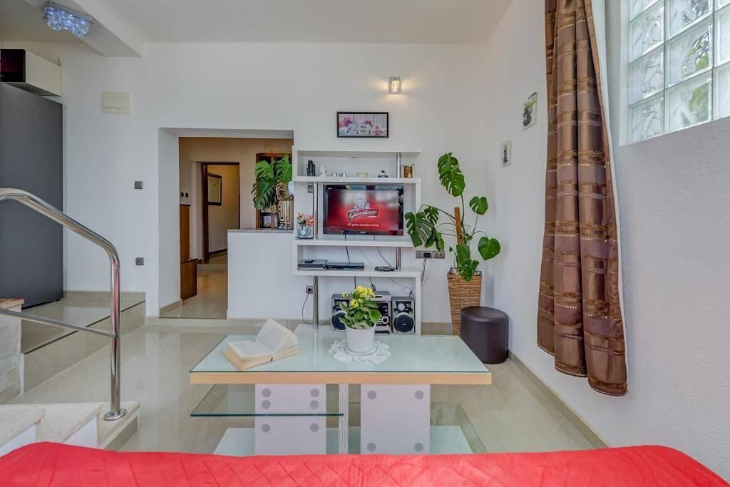 Ganze Wohnung, Ferienwohnung in Arbanija mit Meerblick, Terrasse, Klimaanlage, W-Lan (5138-2) in Arbanija, Ciovo