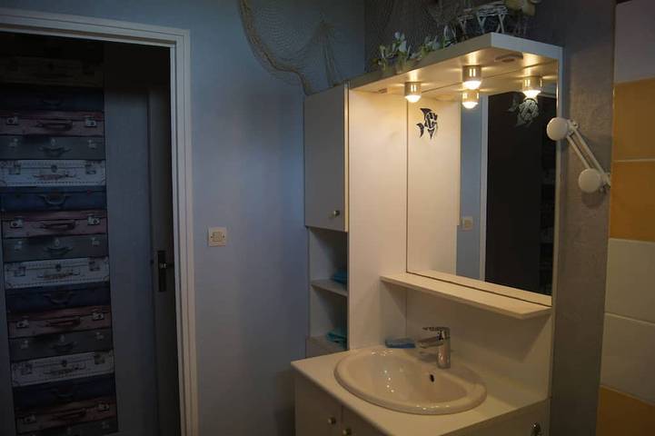 Gîte pour 5 personnes, avec terrasse ainsi que jardin et piscine, animaux acceptés à Blessy - 4