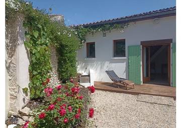 Location de vacances pour 2 personnes, avec terrasse à Arçais