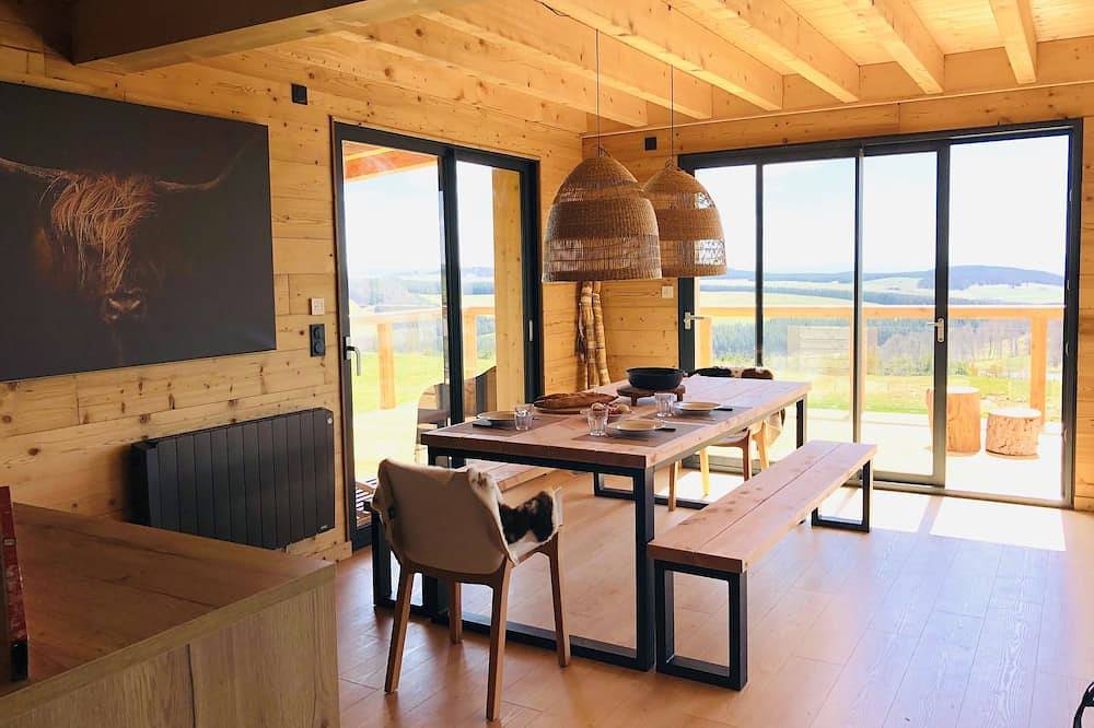 Chalet la Doudoune Super Besse  vue exceptionnelle(Jacuzzi, Sauna…) in Lac Pavin, Besse-et-Saint-Anastaise