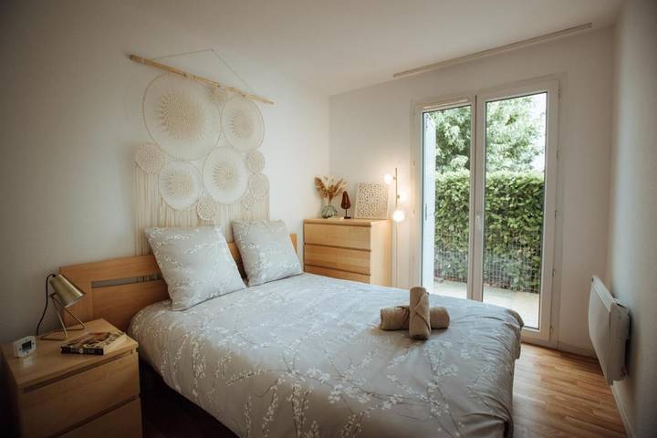 Gîte pour 4 personnes, avec terrasse à Saint-Genis-Pouilly - 2