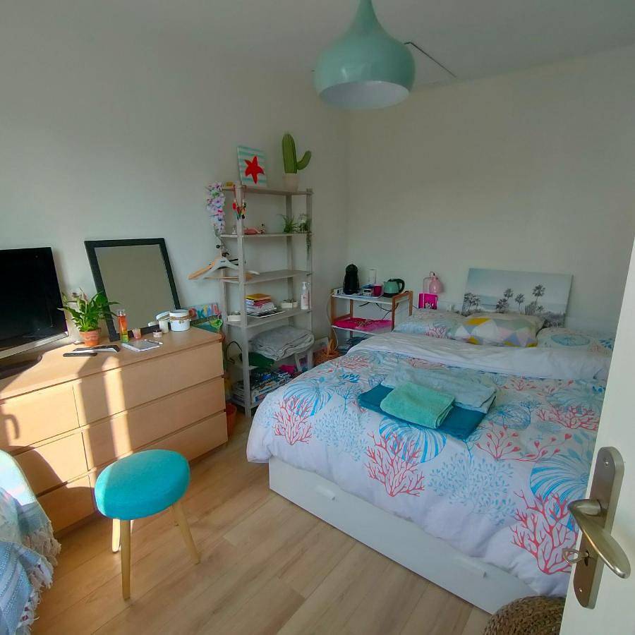 Chambre corail avec Tv Netflix in Ranville, Région de Caen