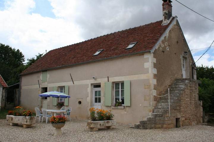 Location de vacances pour 6 personnes, avec vue et terrasse, animaux acceptés à Druyes-les-Belles-Fontaines - 2