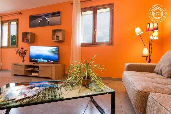 Gîte pour 8 personnes, avec terrasse dans Porte-de-Savoie - 4