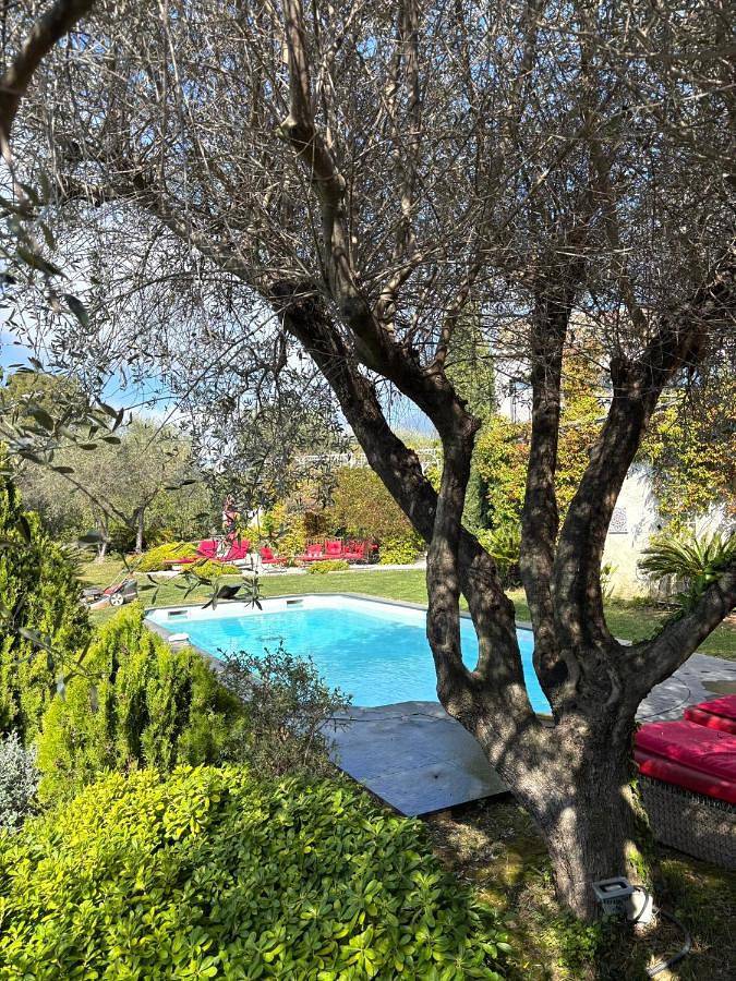 Maison d’hôte pour 2 personnes, avec bassin pour enfant et piscine ainsi que jardin et vue