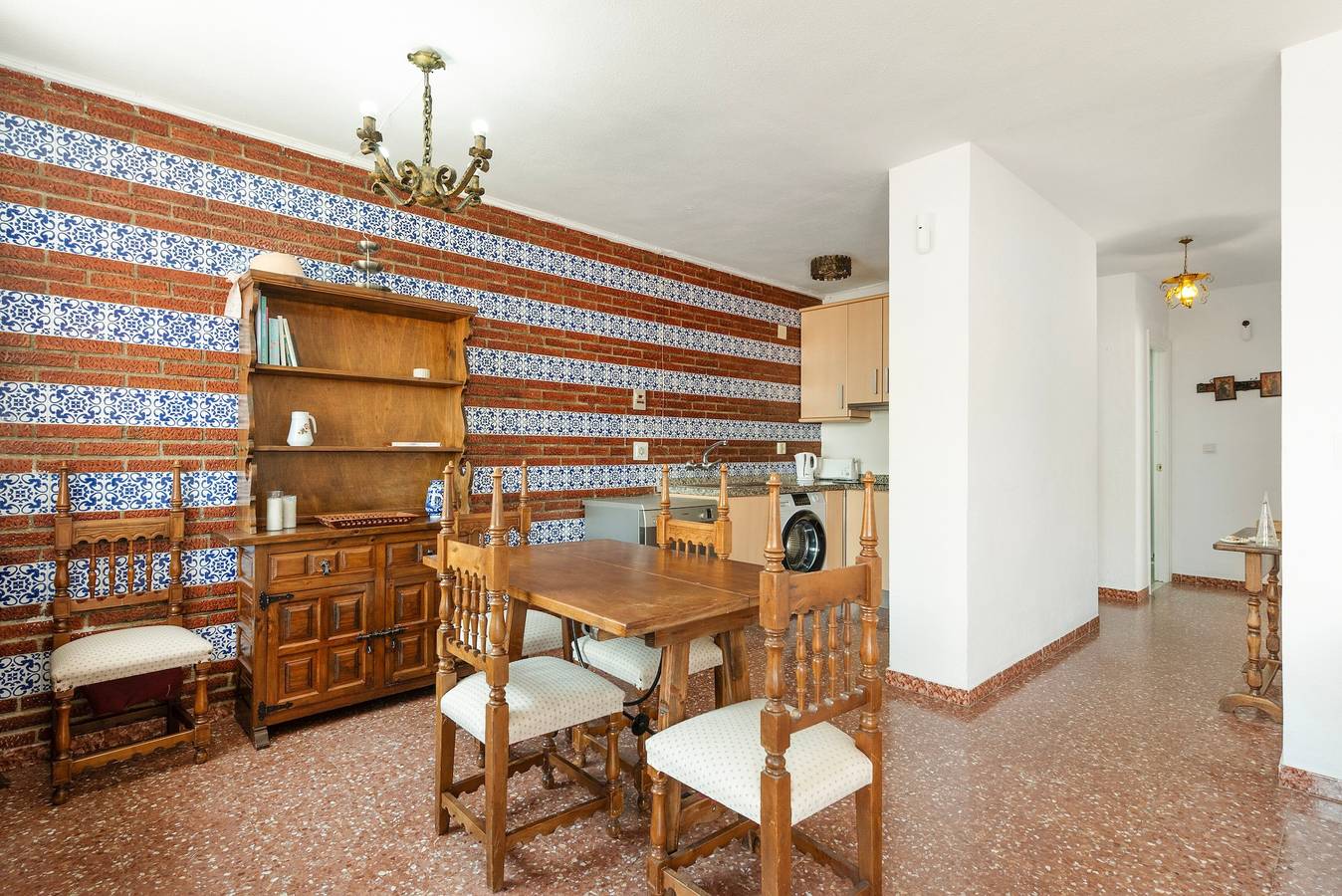 Geheel appartement, Appartement 'Las Gaviotas 141' met gedeeld zwembad, wifi en airconditioning in Playa de Torre del Mar, Torre del Mar