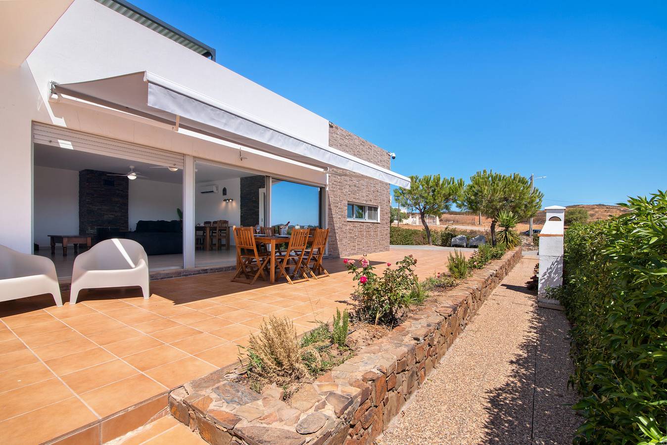 Villa 'Sunrise House' mit Meerblick, Wlan und Klimaanlage in Faro Distrikt