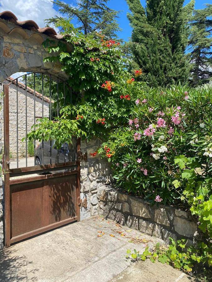 Location de vacances pour 8 personnes, avec piscine ainsi que jardin et vue à Beaulieu (Largentière) - 2
