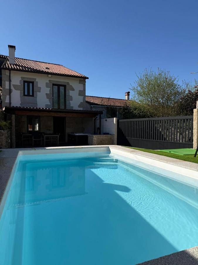 Apartamento para 11 personas, con vistas además de jardín y piscina, Se admiten mascotas en Padrón