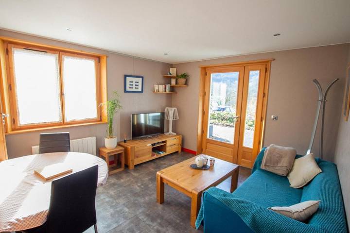 Gîte pour 3 personnes, avec vue ainsi que terrasse et jardin à Nâves-Parmelan - 2