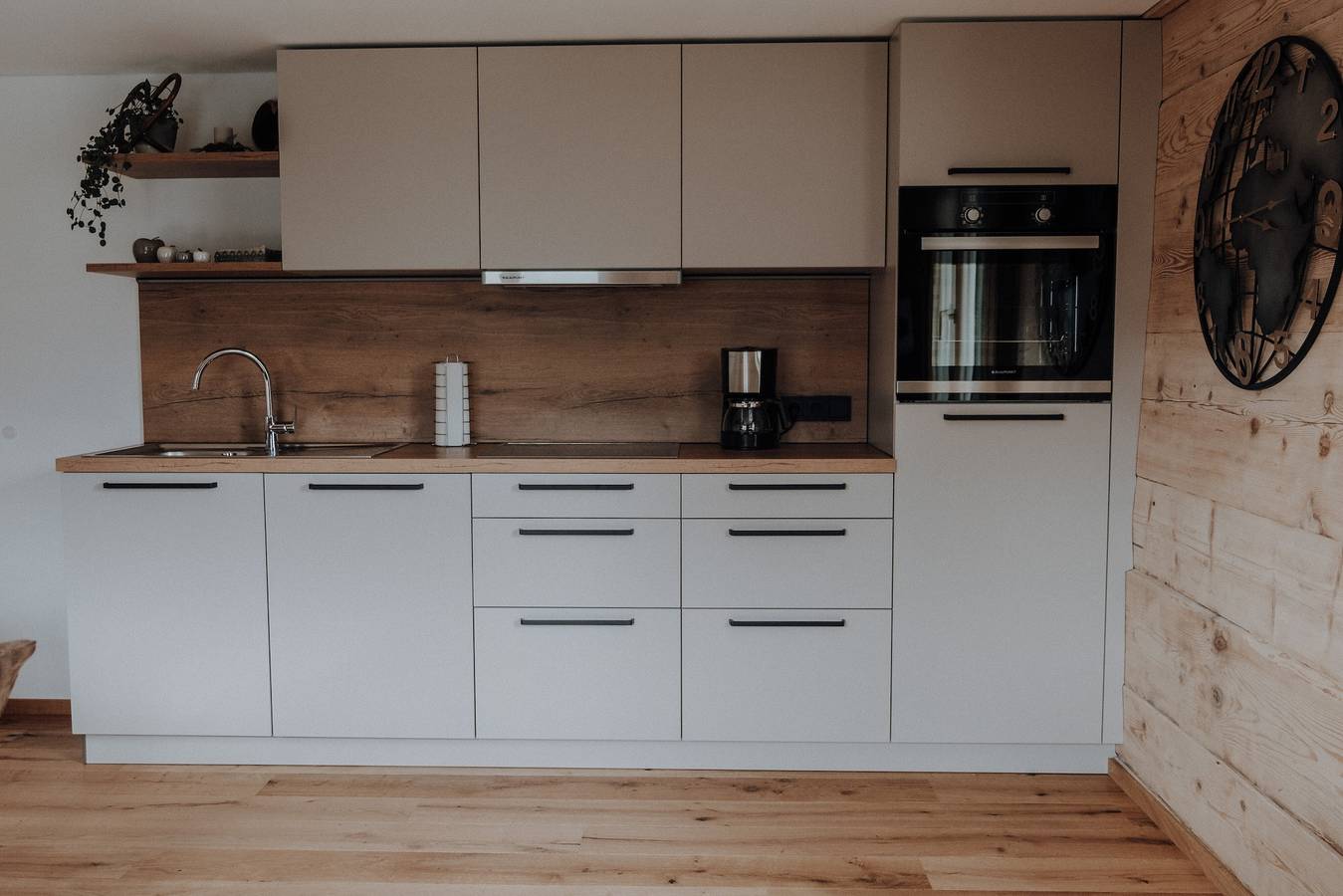 Ganze Wohnung, Ferienwohnung 'Haus Schäfer Zita' mit Bergblick, privater Terrasse und Wlan in Fontanella, Bezirk Bludenz