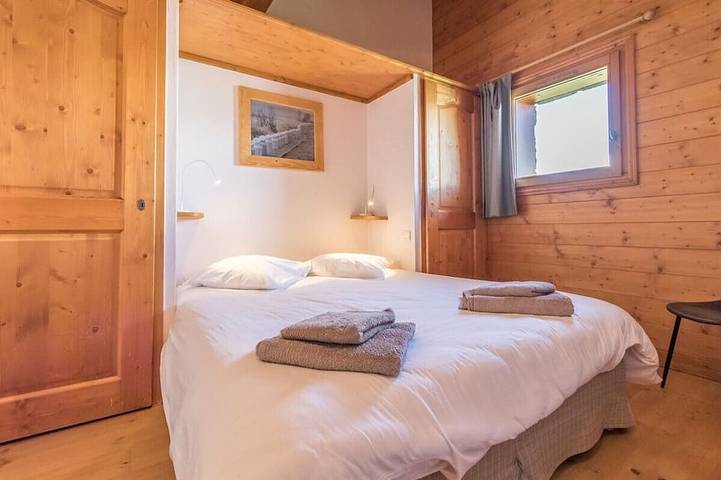 Ganze Wohnung, Superb Maisonette, freie Aussicht, in Residenz mit Pool, direkter Zugang zur Skipiste in Arc 1800, Bourg-Saint-Maurice