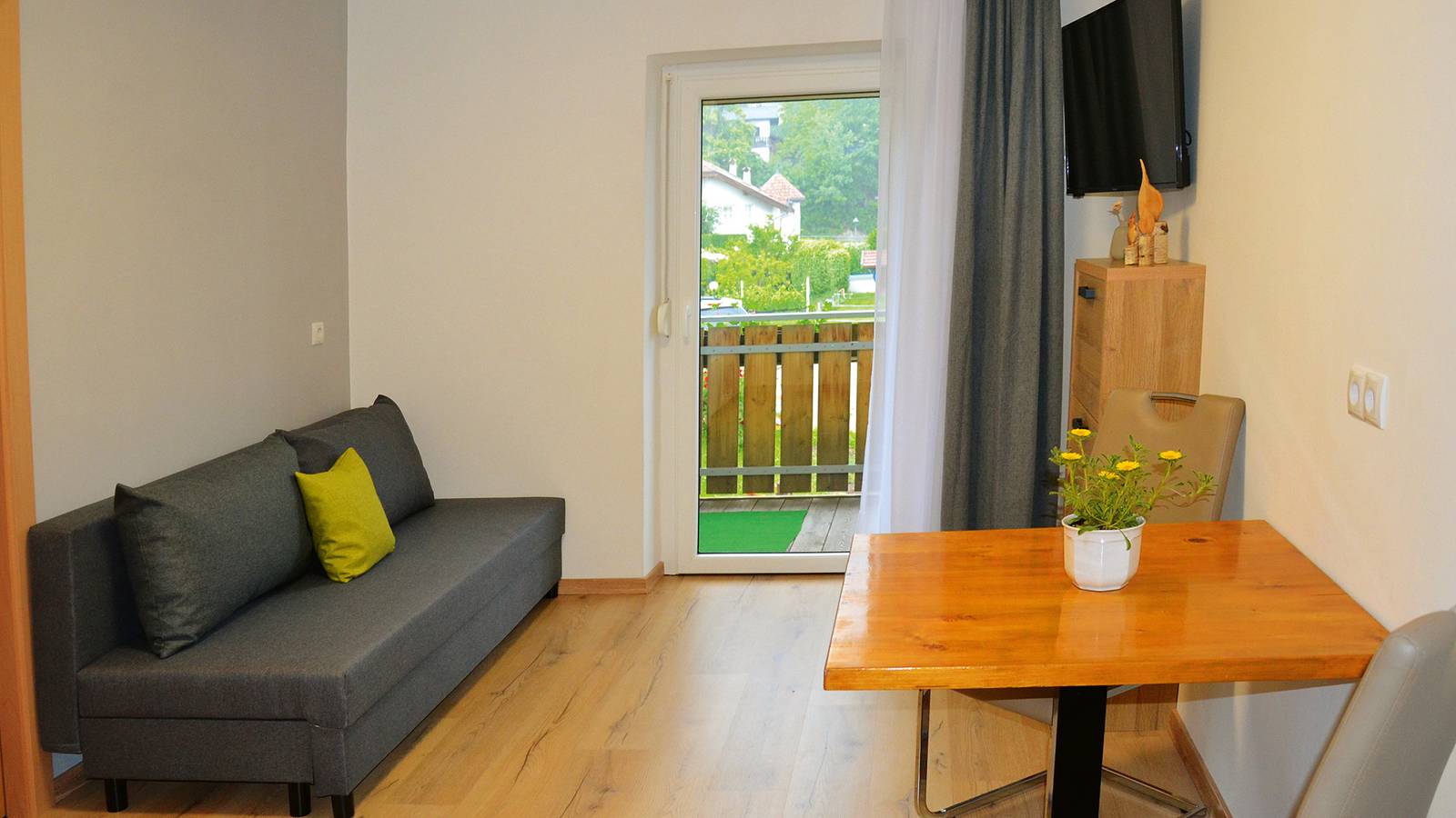Ganze Wohnung, Ferienwohnung 'Residenz Sonnegg 4' mit Bergblick, Gemeinschaftspool und Wlan in Völlan, Lana