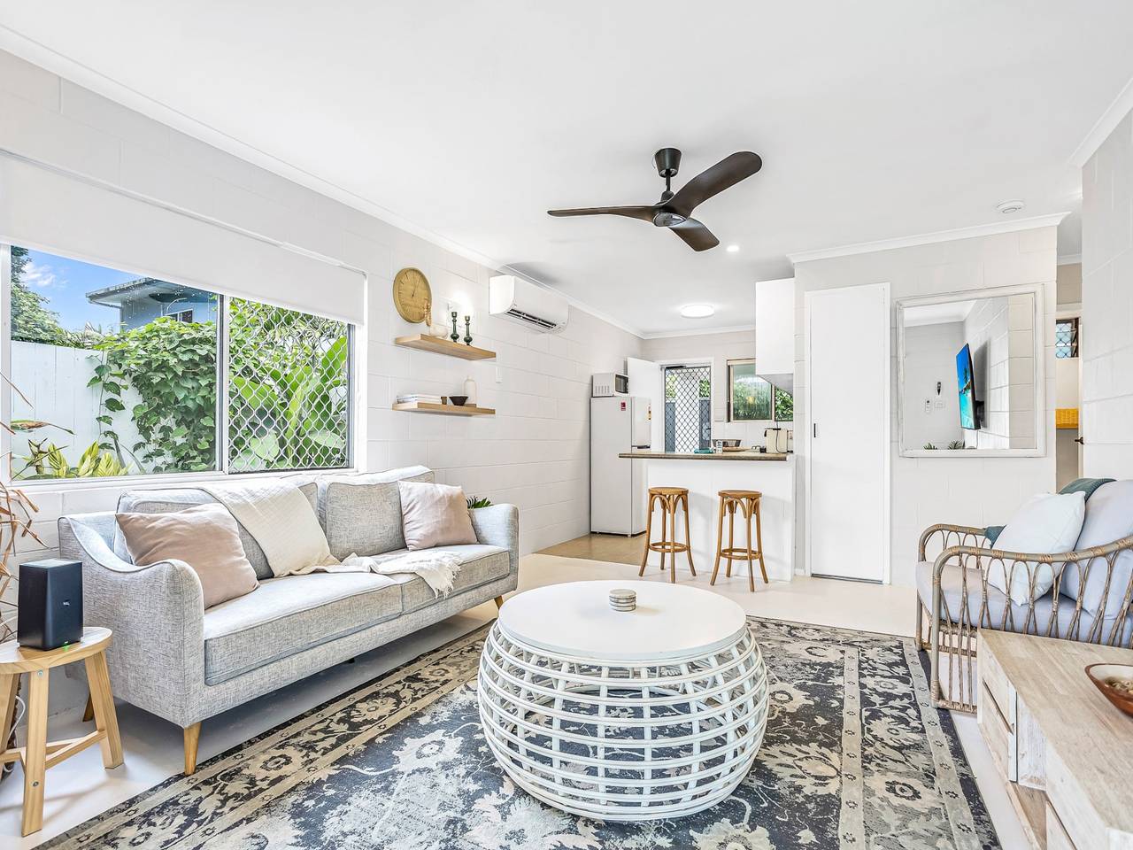 Entire apartment, Bright and Spacious Triplex Near Holloways Beach in Holloways Beach, Cairns