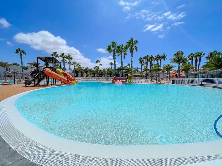 Apartamento entero, Oasis Dunas Wi-Fi y Aire Acondicionado by B-Rent in Corralejo, La Oliva