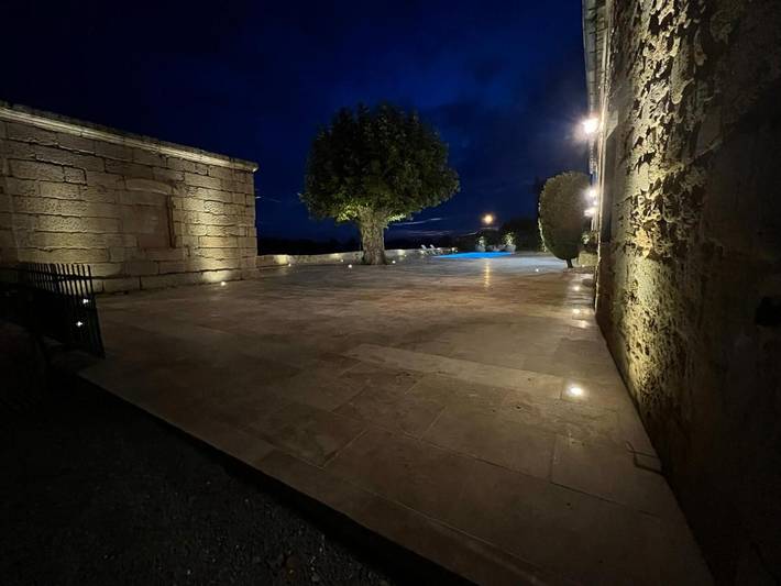 Location de vacances pour 12 personnes, avec Terrasse et Jardin ainsi que Piscine et Vue à Bourg - 3
