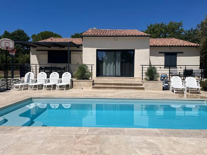 Villa pour 10 personnes, avec Terrasse ainsi que Jardin et Piscine