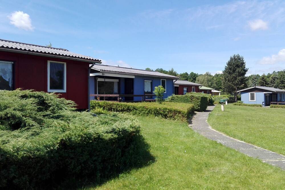 Ferienhäuser im Feriendorf Großer Labussee inmitten der Mecklenburger Seenplatte in Wesenberg, Mecklenburg-Strelitz