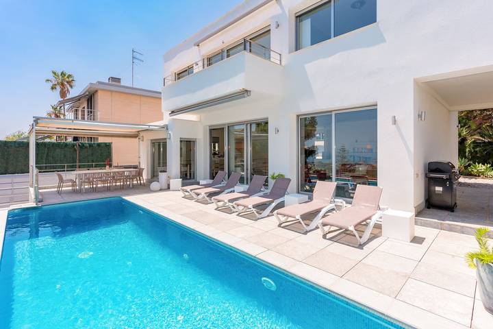 Villa pour 12 personnes, avec Terrasse et Piscine à Sitges