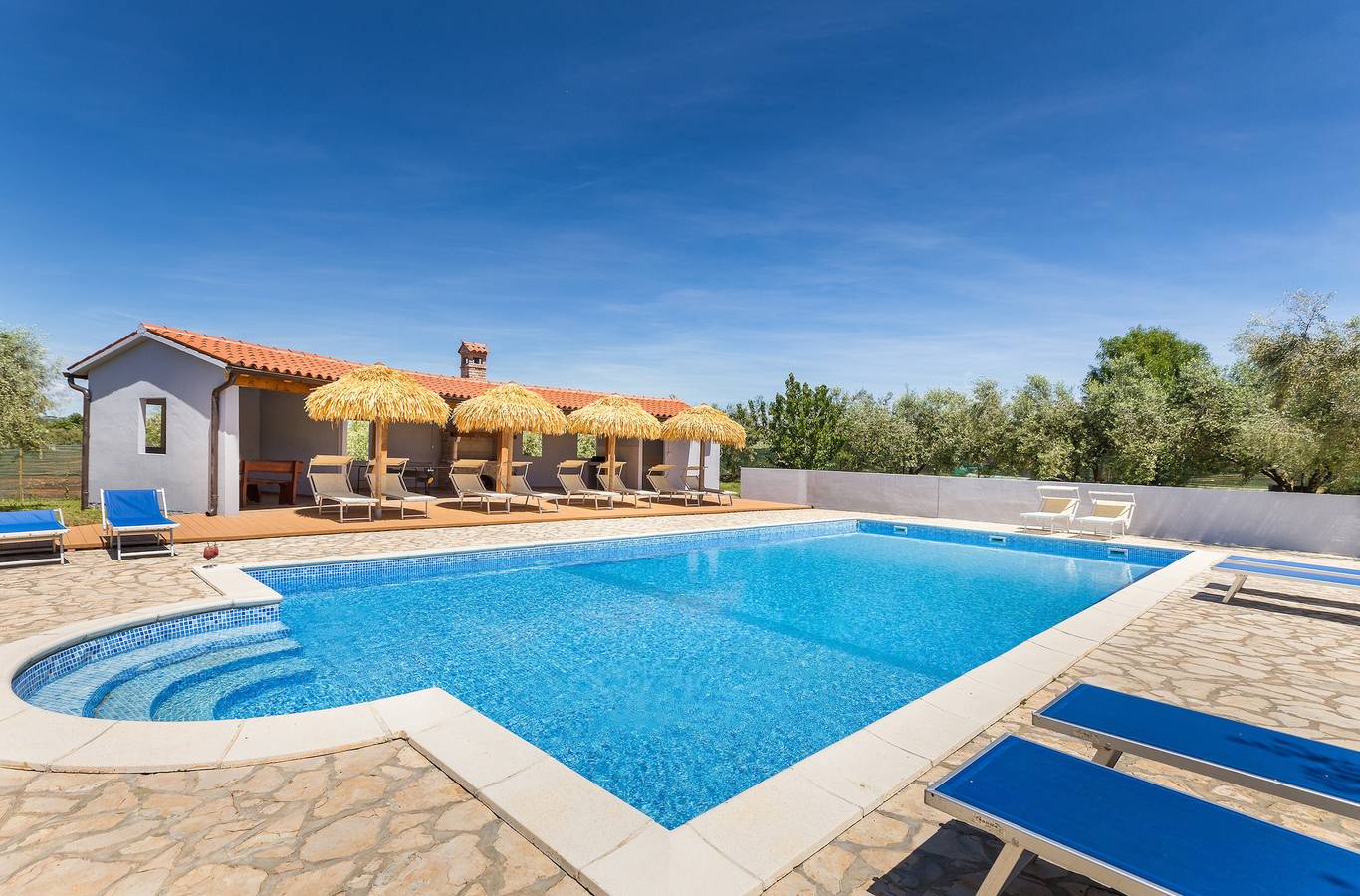 Ganze Ferienwohnung, Marceta Double Room - Pool and Big Garden in Valbandon, Südküste Istrien
