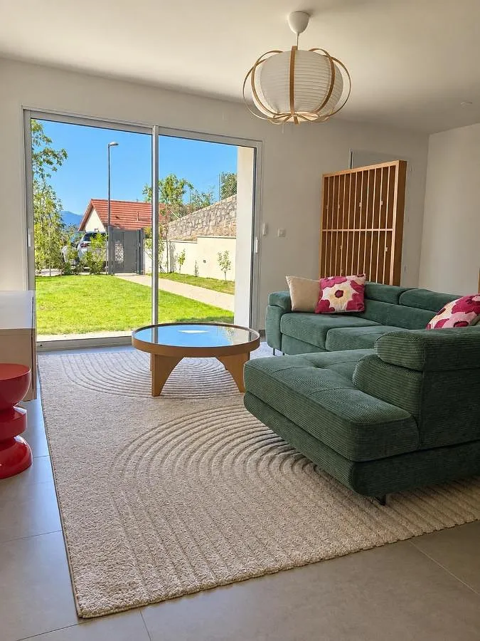 Chalet para 6 personas, con vistas además de terraza y jardín - 1