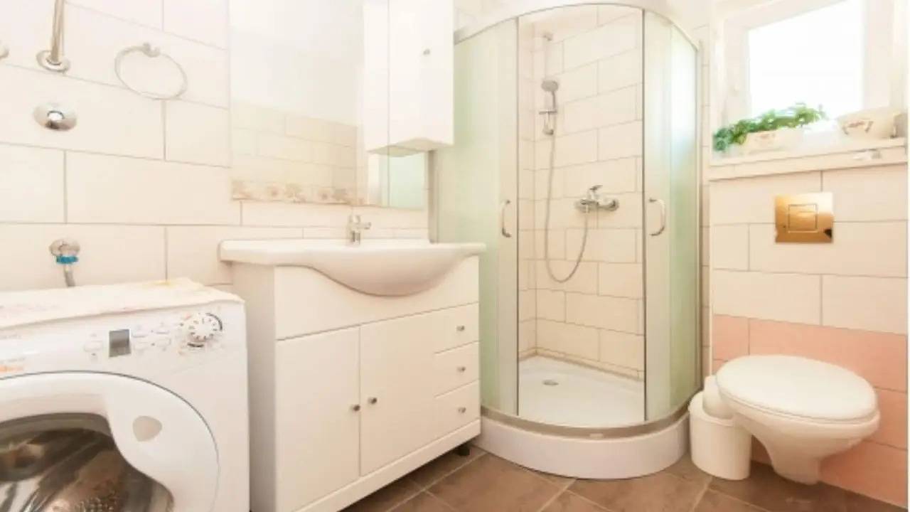 Ganze Ferienwohnung, Ferienwohnung für 9 Personen (90 m²) in Omiš in Plaža Lara, Omiš (Kroatische Adria)